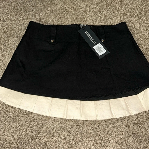 NWT White Fox Teenage Fever Mini Skirt - Picture 1 of 3